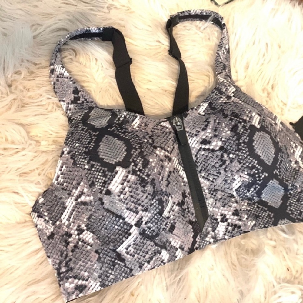 Victoria secret sports bra🔥 SALE🔥